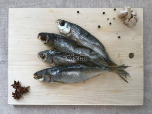 Сурские гренки Холодец с горчицей (100 гр): Вобла вяленая астраханская средняя